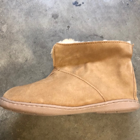 Minnetonka Sheepskin Ankle Boot || s: 8 - Picture 6 of 6